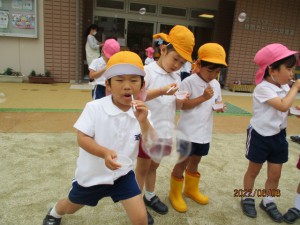 交通安全教室としゃぼん玉