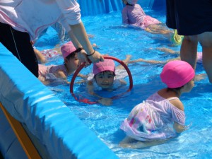 年中組☆プール水遊び活動とパラバルーン