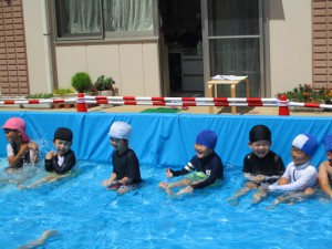 年中組☆プール水遊び活動とパラバルーン