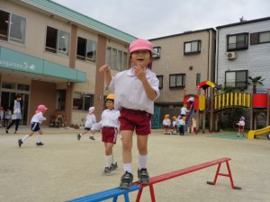 平均台に挑戦しているよ☆年中組