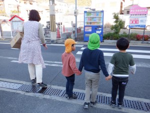 ☆幼稚園の畑にある　うまごや☆