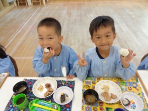 年中組　クッキング【手作りおにぎり】