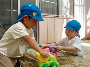 乳児　お砂場の玩具リニューアル！