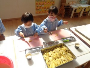 年中組　クッキング【さつまいもカップケーキ】