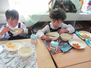 小学生と給食交流🍚年長組