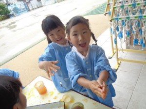 ★年中組★　感触あそび～寒天ゼリー～
