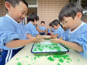 ★年中組★　感触あそび～寒天ゼリー～
