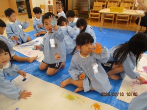 ★年少組★　氷絵の具をしたよ！
